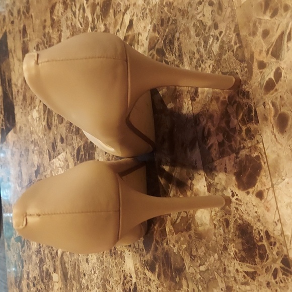 Banana Republic heels size 8 - Picture 5 of 5
